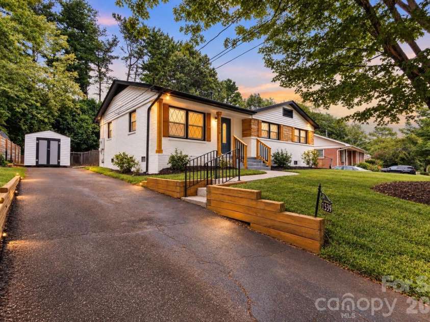 1539 Starbrook Drive, Charlotte, NC 28210.  MLS# CAR4422456, YatesRealty ID 49419. 