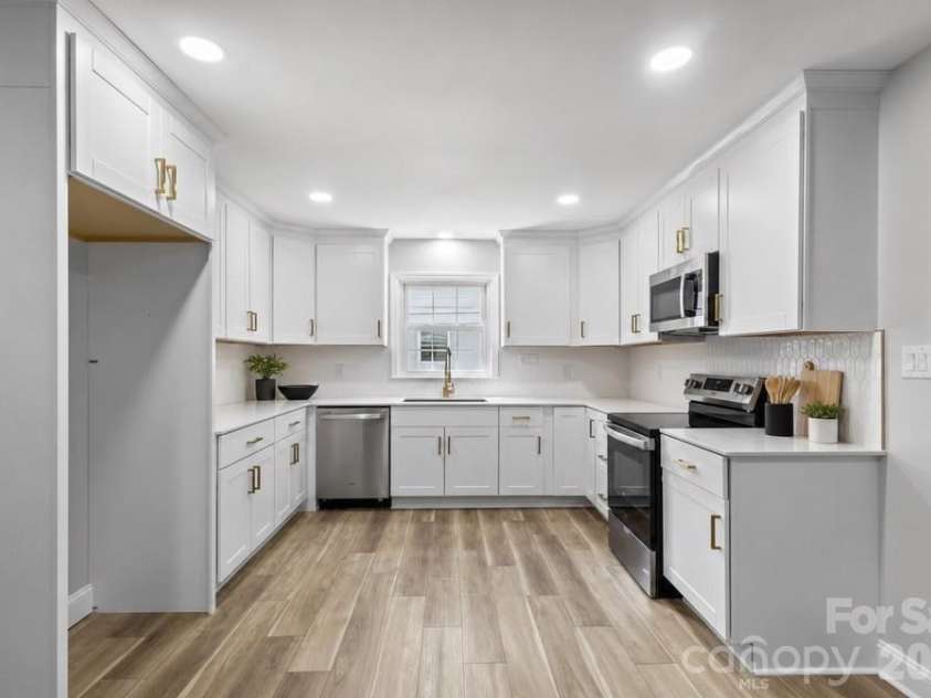 1539 Starbrook Drive, Charlotte, NC 28210.  MLS# CAR4422456, YatesRealty ID 49419. 