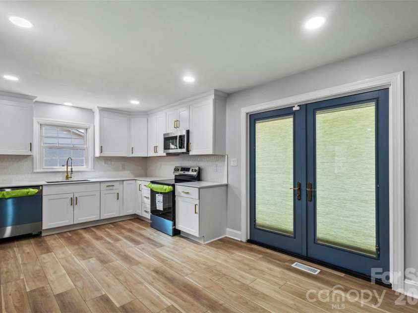 1539 Starbrook Drive, Charlotte, NC 28210.  MLS# CAR4422456, YatesRealty ID 49419. 