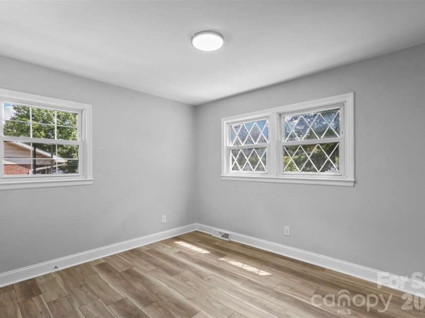 1539 Starbrook Drive, Charlotte, NC 28210.  MLS# CAR4422456, YatesRealty ID 49419. 
