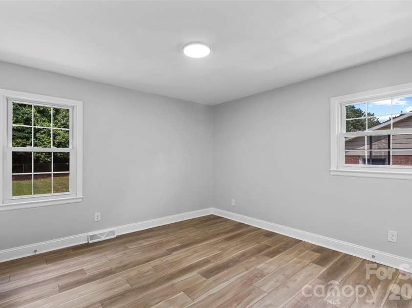 1539 Starbrook Drive, Charlotte, NC 28210.  MLS# CAR4422456, YatesRealty ID 49419. 