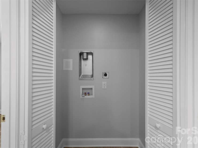 1539 Starbrook Drive, Charlotte, NC 28210.  MLS# CAR4422456, YatesRealty ID 49419. 
