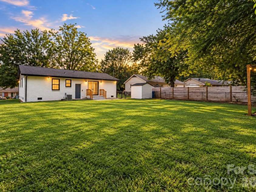 1539 Starbrook Drive, Charlotte, NC 28210.  MLS# CAR4422456, YatesRealty ID 49419. 