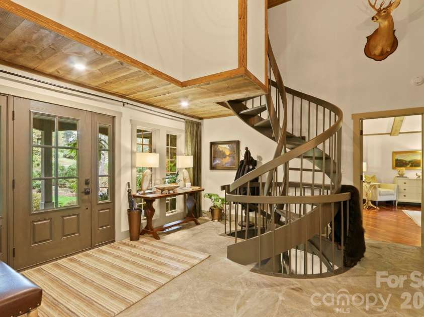 198 Little Harbour None, Vilas, NC 28692.  MLS# CAR4304013, YatesRealty ID 4942. Foyer
