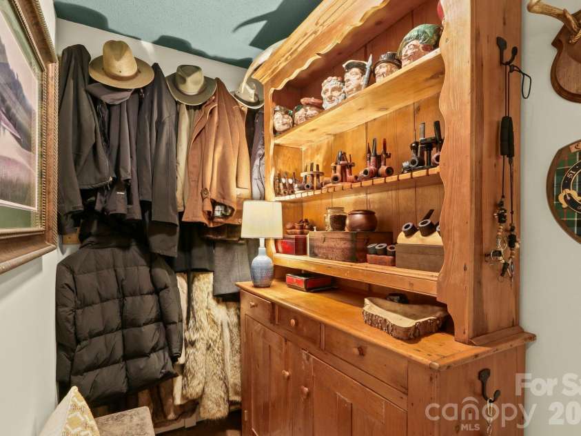 198 Little Harbour None, Vilas, NC 28692.  MLS# CAR4304013, YatesRealty ID 4942. Lower-level mudroom