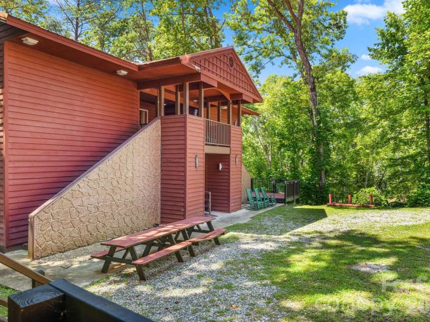 57 Observation Point Road, Bryson City, NC 28713.  MLS# CAR4422097, YatesRealty ID 49420. 