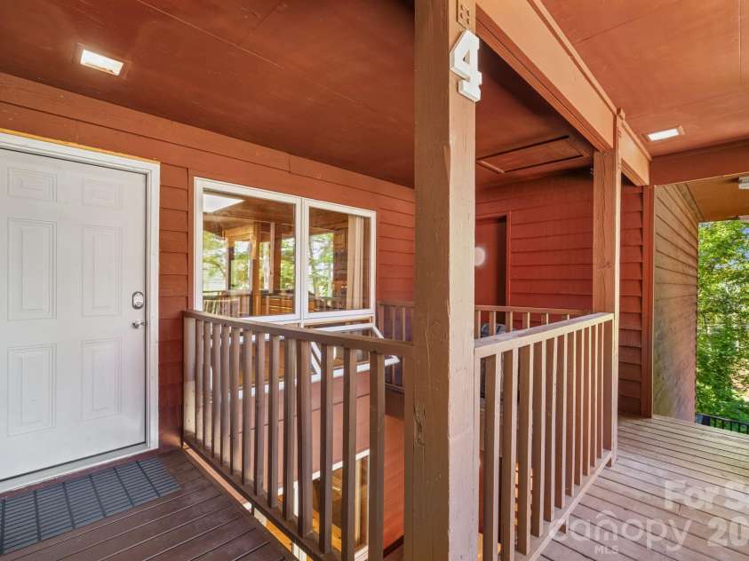 57 Observation Point Road, Bryson City, NC 28713.  MLS# CAR4422097, YatesRealty ID 49420. 