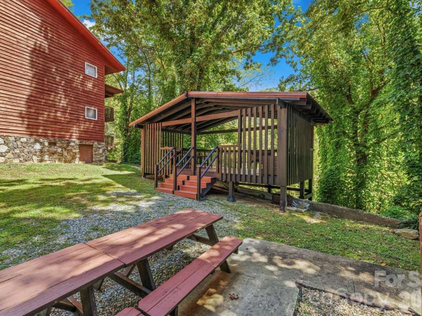 57 Observation Point Road, Bryson City, NC 28713.  MLS# CAR4422097, YatesRealty ID 49420. 
