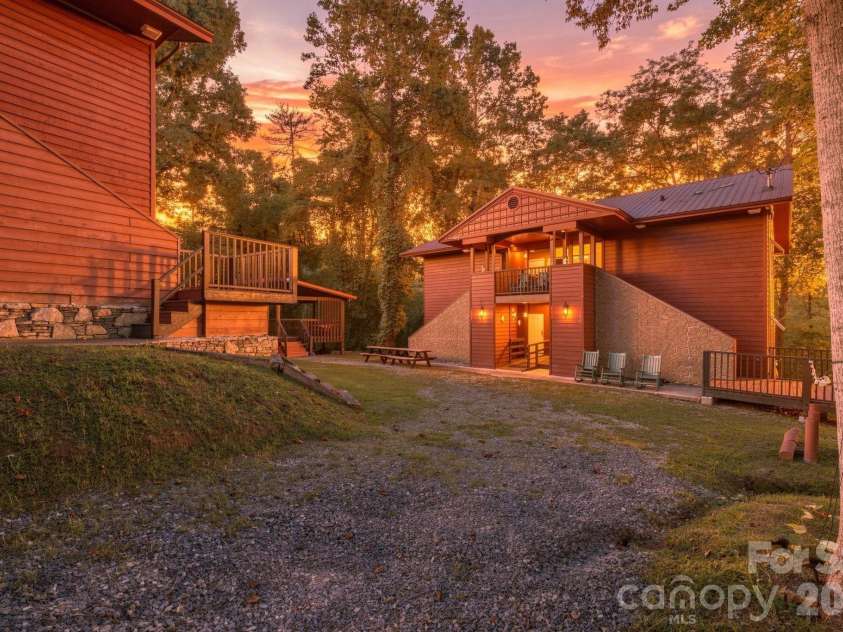 57 Observation Point Road, Bryson City, NC 28713.  MLS# CAR4422097, YatesRealty ID 49420. 