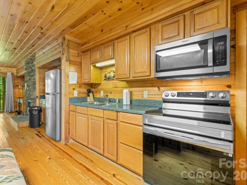 57 Observation Point Road, Bryson City, NC 28713.  MLS# CAR4422097, YatesRealty ID 49420. 