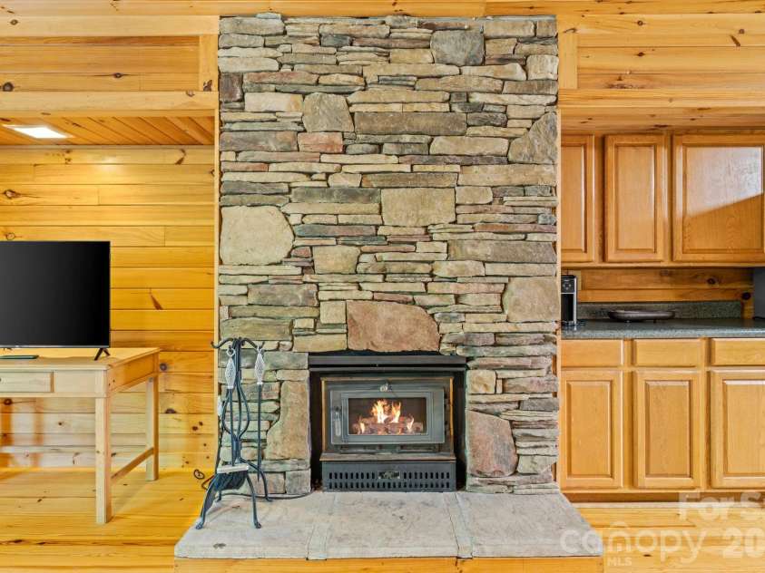 57 Observation Point Road, Bryson City, NC 28713.  MLS# CAR4422097, YatesRealty ID 49420. 