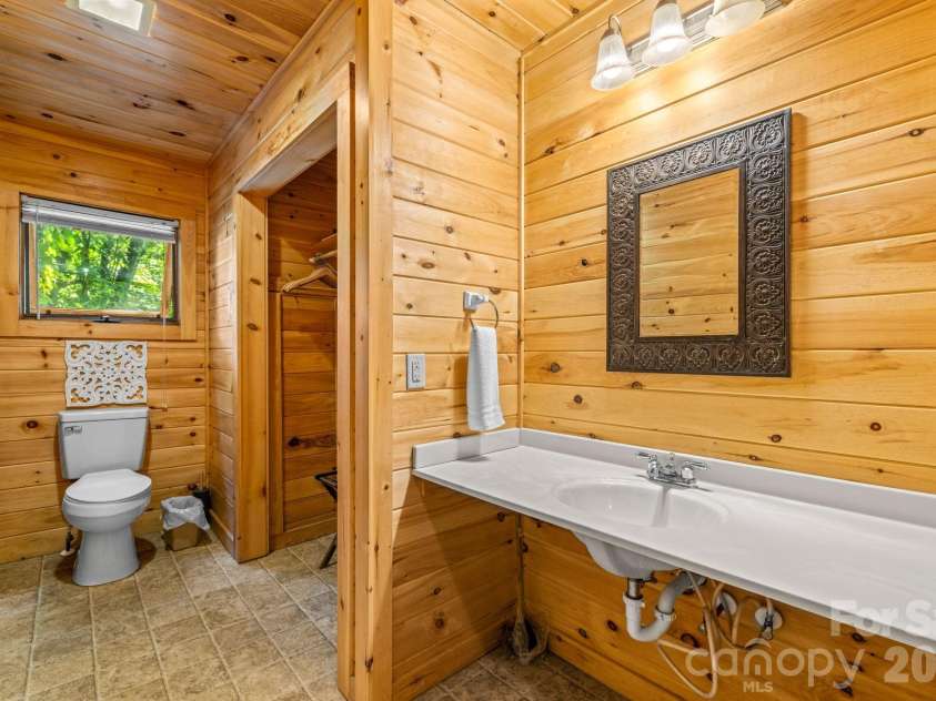57 Observation Point Road, Bryson City, NC 28713.  MLS# CAR4422097, YatesRealty ID 49420. 