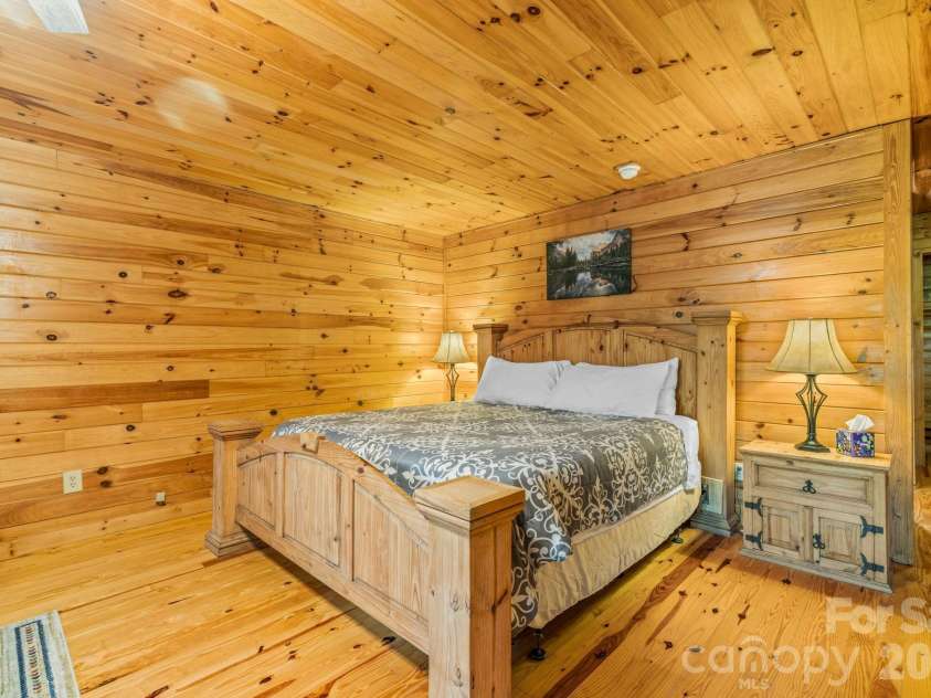 57 Observation Point Road, Bryson City, NC 28713.  MLS# CAR4422097, YatesRealty ID 49420. 