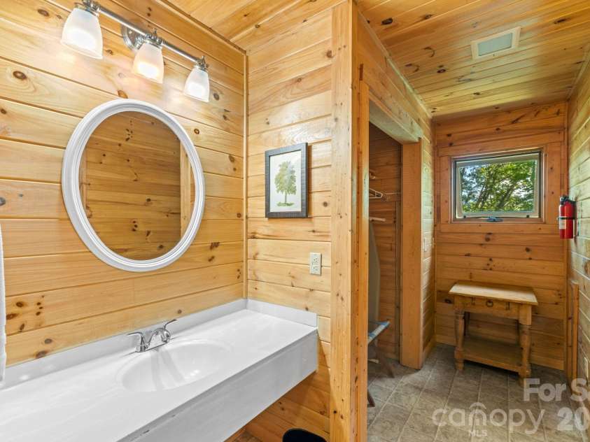 57 Observation Point Road, Bryson City, NC 28713.  MLS# CAR4422097, YatesRealty ID 49420. 