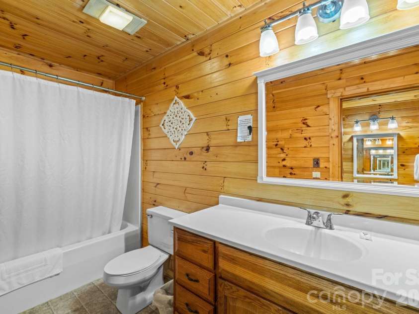 57 Observation Point Road, Bryson City, NC 28713.  MLS# CAR4422097, YatesRealty ID 49420. 