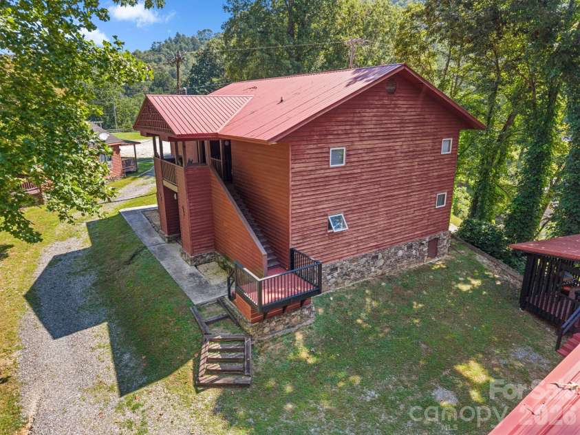 57 Observation Point Road, Bryson City, NC 28713.  MLS# CAR4422097, YatesRealty ID 49420. 