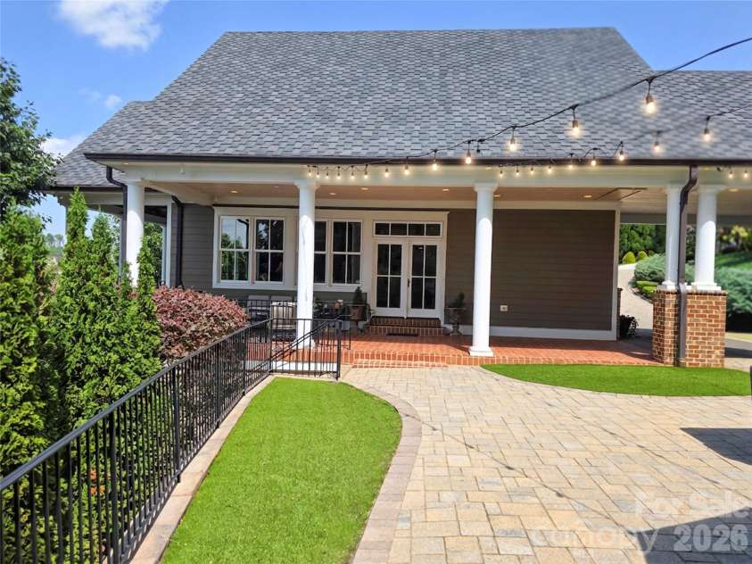 4023 8th Street Court, Hickory, NC 28601.  MLS# CAR4418532, YatesRealty ID 49426. 