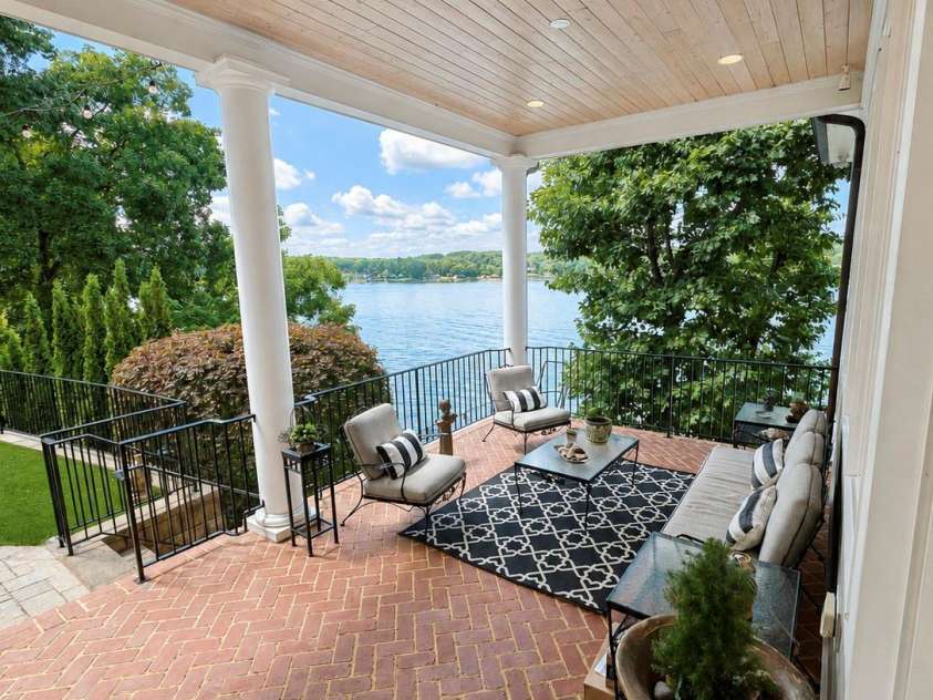 4023 8th Street Court, Hickory, NC 28601.  MLS# CAR4418532, YatesRealty ID 49426. 
