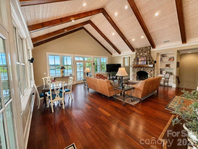 4023 8th Street Court, Hickory, NC 28601.  MLS# CAR4418532, YatesRealty ID 49426. 
