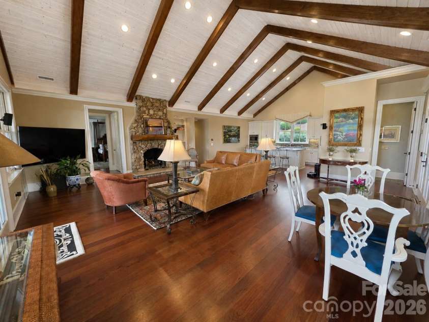 4023 8th Street Court, Hickory, NC 28601.  MLS# CAR4418532, YatesRealty ID 49426. 