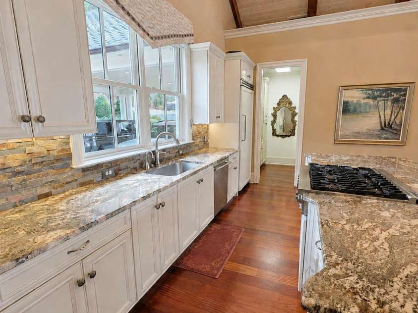4023 8th Street Court, Hickory, NC 28601.  MLS# CAR4418532, YatesRealty ID 49426. 