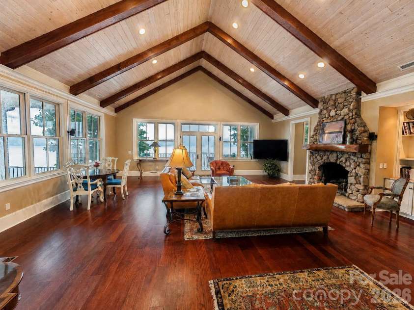 4023 8th Street Court, Hickory, NC 28601.  MLS# CAR4418532, YatesRealty ID 49426. 