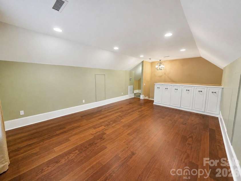 4023 8th Street Court, Hickory, NC 28601.  MLS# CAR4418532, YatesRealty ID 49426. 
