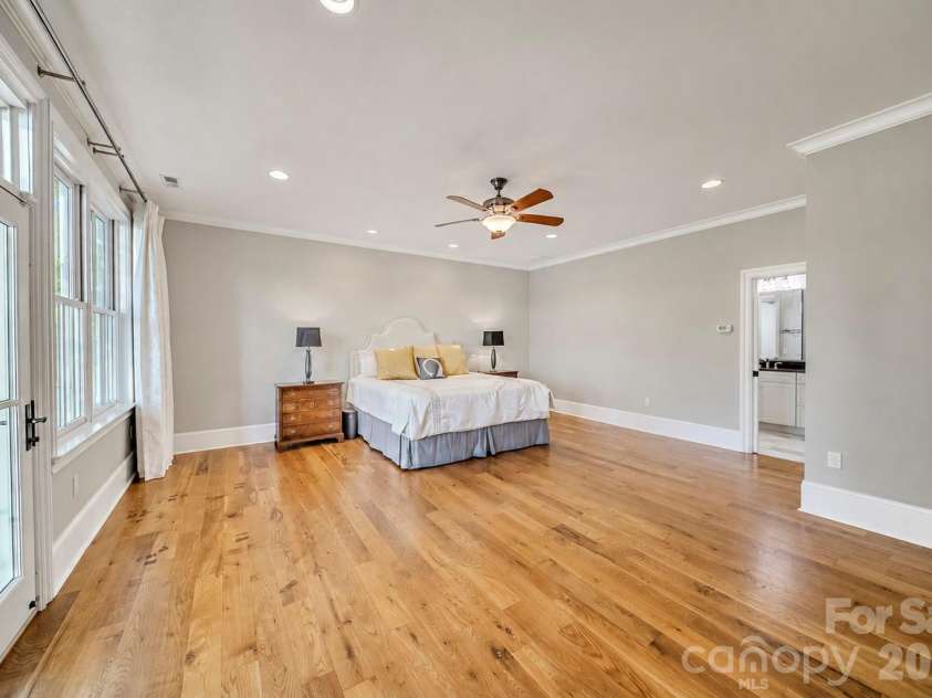 4023 8th Street Court, Hickory, NC 28601.  MLS# CAR4418532, YatesRealty ID 49426. 