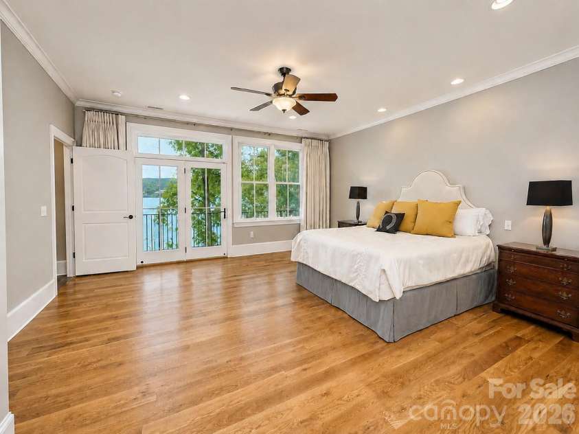 4023 8th Street Court, Hickory, NC 28601.  MLS# CAR4418532, YatesRealty ID 49426. 
