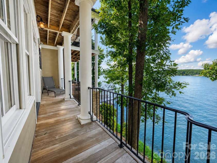4023 8th Street Court, Hickory, NC 28601.  MLS# CAR4418532, YatesRealty ID 49426. 