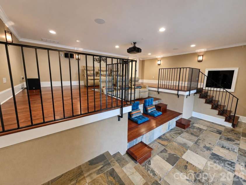 4023 8th Street Court, Hickory, NC 28601.  MLS# CAR4418532, YatesRealty ID 49426. 