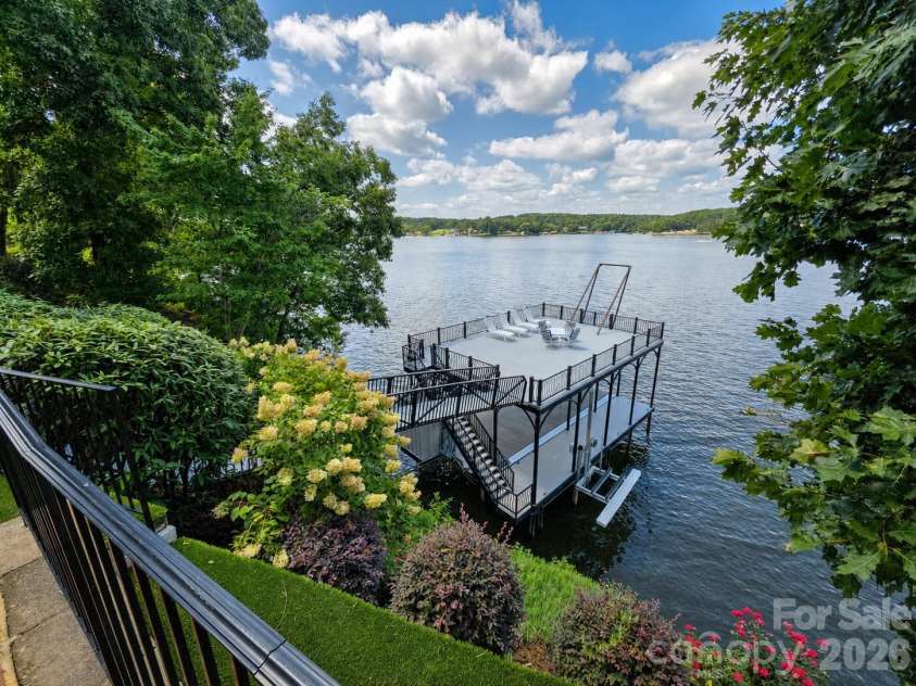 4023 8th Street Court, Hickory, NC 28601.  MLS# CAR4418532, YatesRealty ID 49426. 