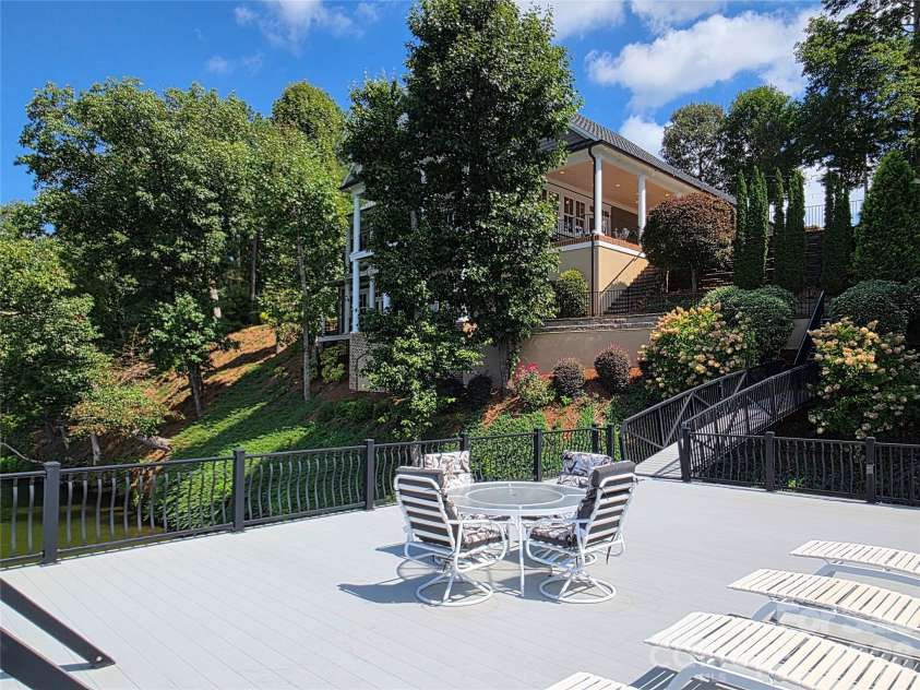 4023 8th Street Court, Hickory, NC 28601.  MLS# CAR4418532, YatesRealty ID 49426. 