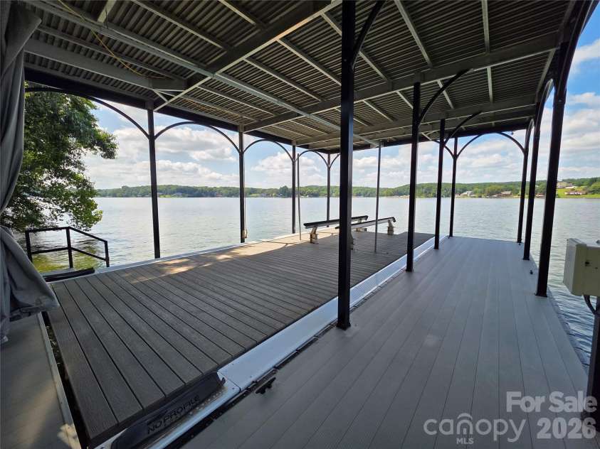 4023 8th Street Court, Hickory, NC 28601.  MLS# CAR4418532, YatesRealty ID 49426. 