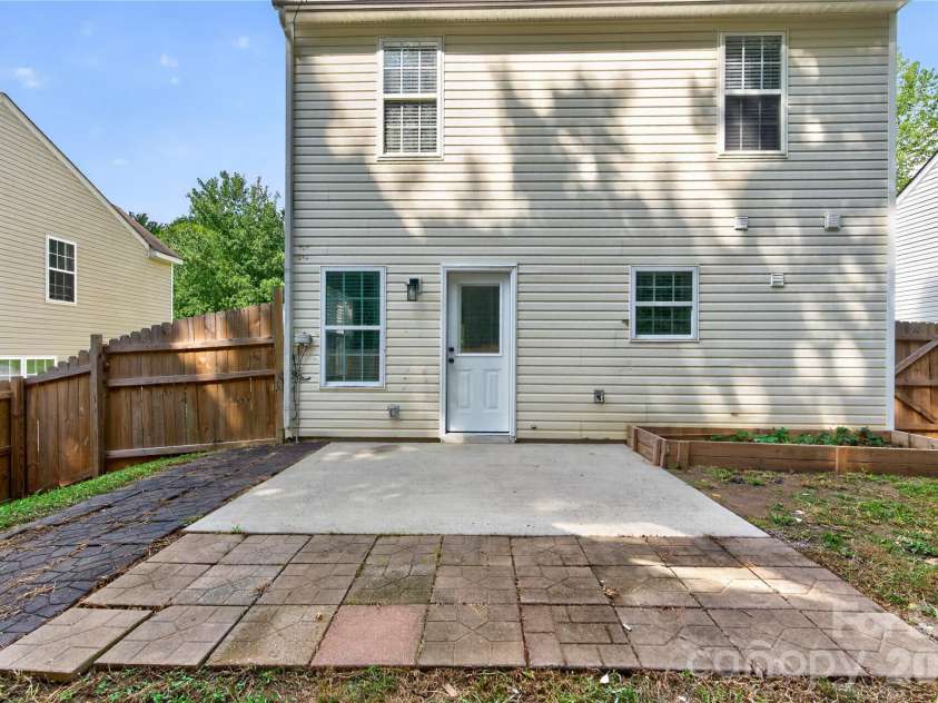 1428 Griers Grove Road, Charlotte, NC 28216.  MLS# CAR4422558, YatesRealty ID 49427. 
