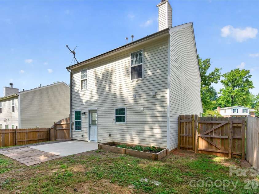 1428 Griers Grove Road, Charlotte, NC 28216.  MLS# CAR4422558, YatesRealty ID 49427. 