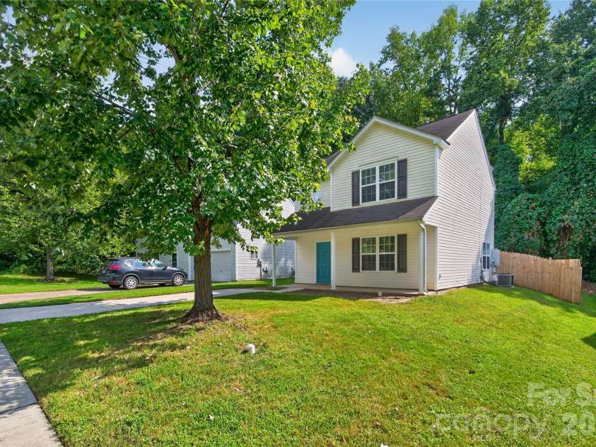 1428 Griers Grove Road, Charlotte, NC 28216.  MLS# CAR4422558, YatesRealty ID 49427. 