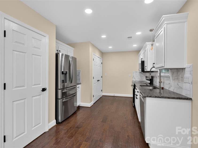 1428 Griers Grove Road, Charlotte, NC 28216.  MLS# CAR4422558, YatesRealty ID 49427. 
