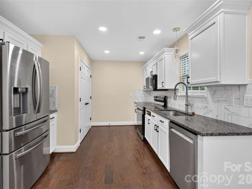 1428 Griers Grove Road, Charlotte, NC 28216.  MLS# CAR4422558, YatesRealty ID 49427. 