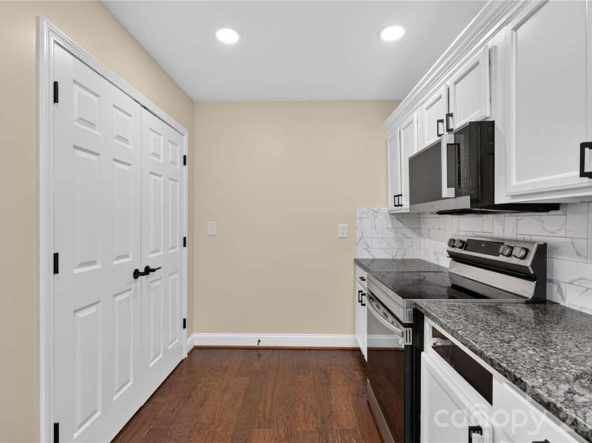 1428 Griers Grove Road, Charlotte, NC 28216.  MLS# CAR4422558, YatesRealty ID 49427. 