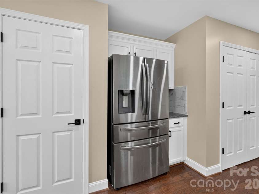 1428 Griers Grove Road, Charlotte, NC 28216.  MLS# CAR4422558, YatesRealty ID 49427. 
