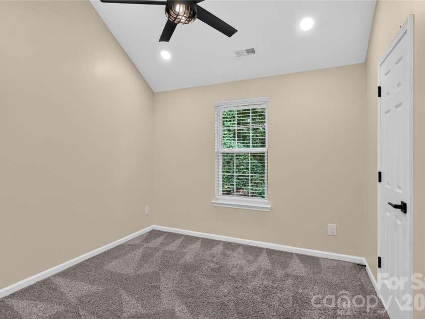 1428 Griers Grove Road, Charlotte, NC 28216.  MLS# CAR4422558, YatesRealty ID 49427. 