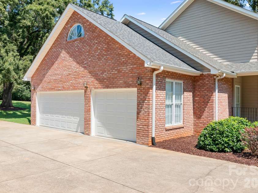 684 Millswood Drive, Mooresville, NC 28115.  MLS# CAR4420610, YatesRealty ID 49428. 