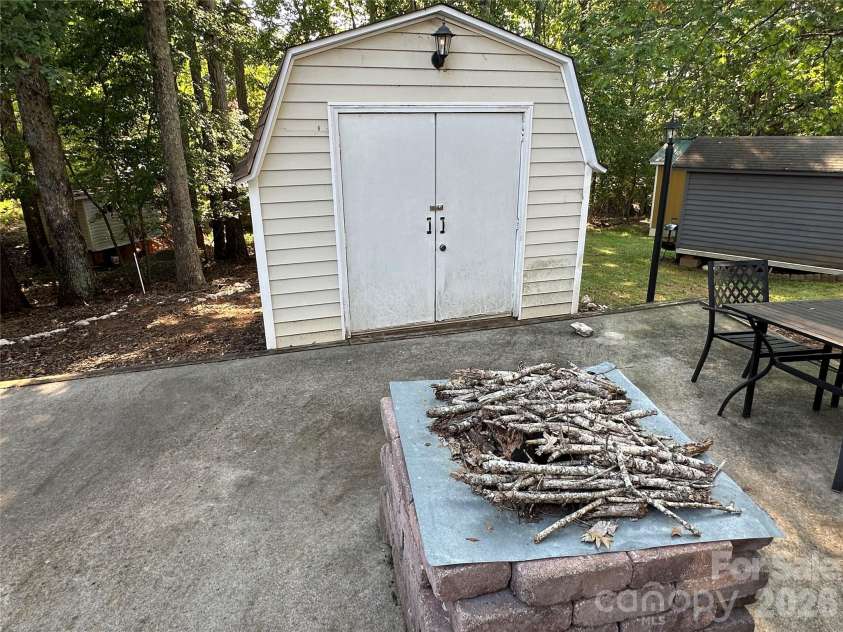 152 Cardinal Drive, New London, NC 28127.  MLS# CAR4420873, YatesRealty ID 49429. 