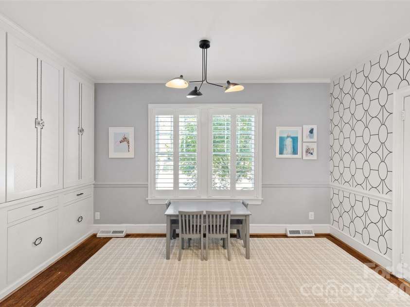 2000 Beverly Drive, Charlotte, NC 28207.  MLS# CAR4421271, YatesRealty ID 49430. 