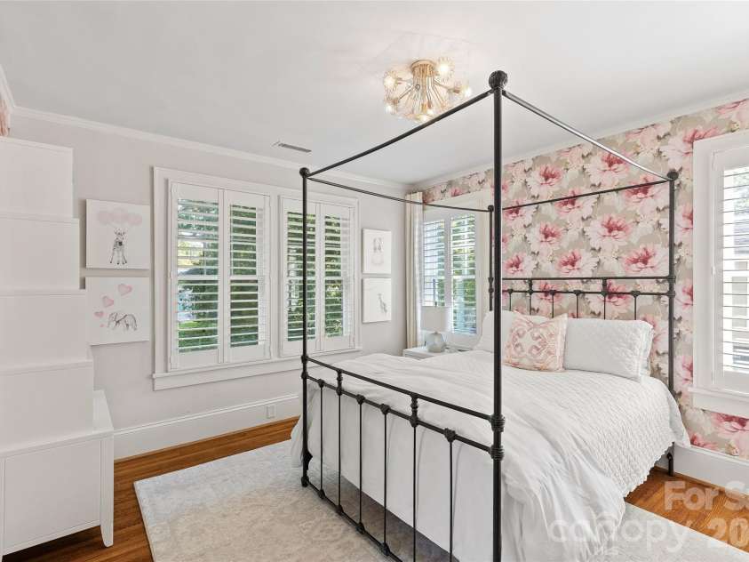 2000 Beverly Drive, Charlotte, NC 28207.  MLS# CAR4421271, YatesRealty ID 49430. 