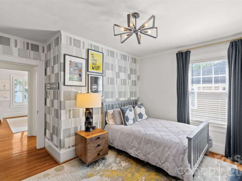 2000 Beverly Drive, Charlotte, NC 28207.  MLS# CAR4421271, YatesRealty ID 49430. 