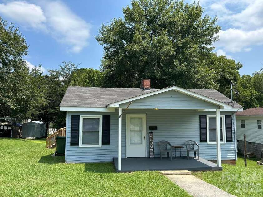 404 Clinton Avenue, Lancaster, SC 29720.  MLS# CAR4422592, YatesRealty ID 49437. 