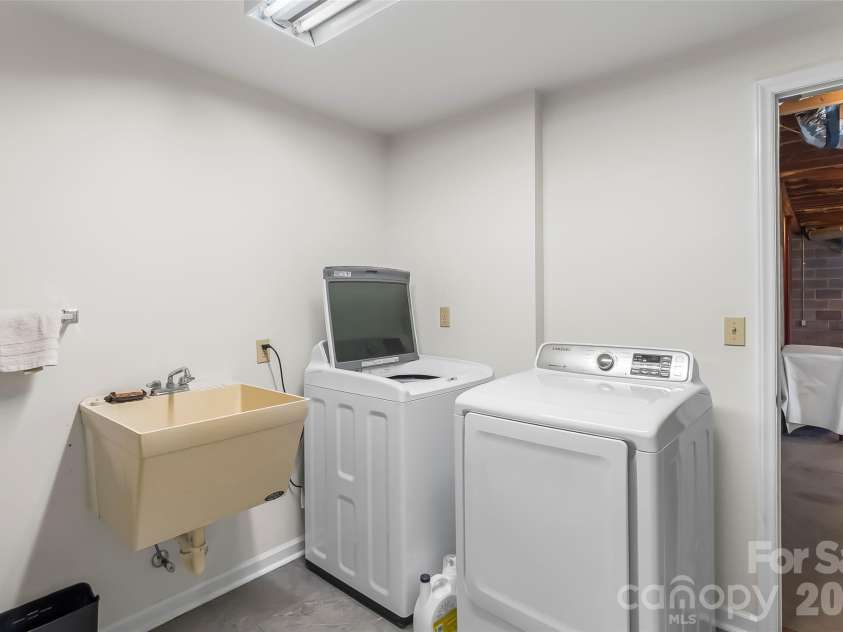 402 Catawba Street, Morganton, NC 28655.  MLS# CAR4420175, YatesRealty ID 49438. 