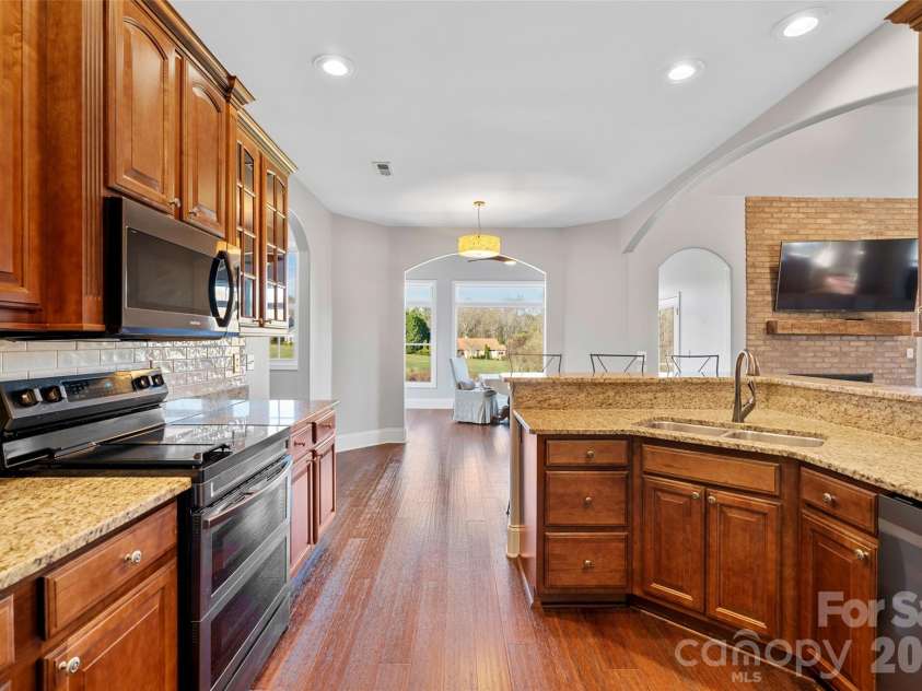 160 Fairway Falls Road, Mills River, NC 28759.  MLS# CAR4353536, YatesRealty ID 4944. Large kitchen with Maple cabinets, Granite countertops ideal for entertaining